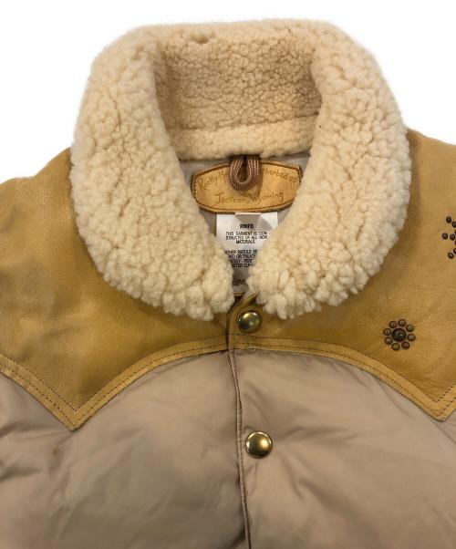 RockyMountainFeatherBed（ロッキーマウンテンフェザーベッド）RockyMountainFeatherBed (ロッキーマウンテンフェザーベッド) HTC (エイチティーシー) スタッズChristy VEST ベージュ サイズ:SIZE 38の古着・服飾アイテム