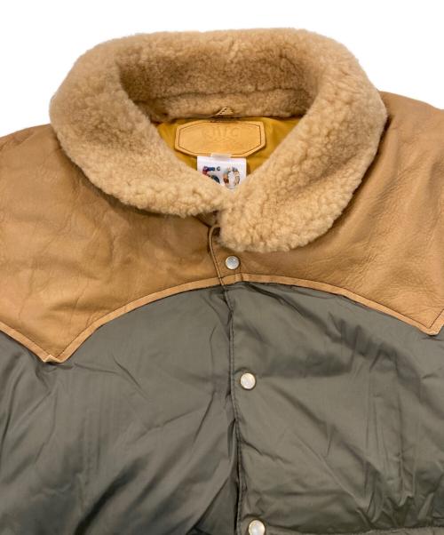 RockyMountainFeatherBed（ロッキーマウンテンフェザーベッド）RockyMountainFeatherBed (ロッキーマウンテンフェザーベッド) 50th記念ダウンジャケット グリーン×ブラウン サイズ:SIZE 46の古着・服飾アイテム