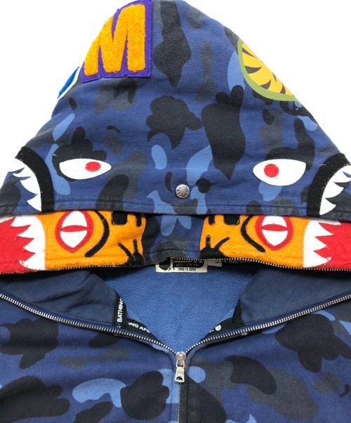 A BATHING APE（ア ベイシング エイプ）A BATHING APE (ア ベイシング エイプ) カラーカモシャークフルジップフーディ ブルー サイズ:Lの古着・服飾アイテム