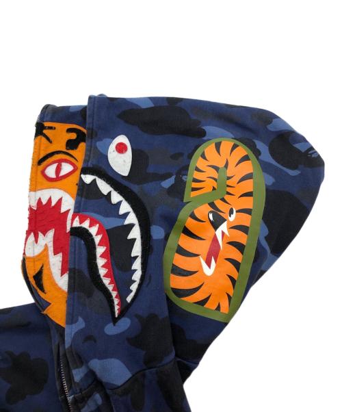 A BATHING APE（ア ベイシング エイプ）A BATHING APE (ア ベイシング エイプ) カラーカモシャークフルジップフーディ ブルー サイズ:Lの古着・服飾アイテム