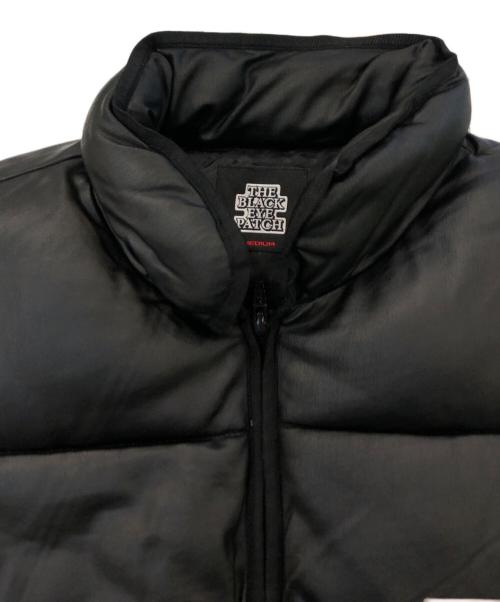 BlackEyePatch（ブラックアイパッチ）BlackEyePatch (ブラックアイパッチ) レーシングロゴ中綿ベスト ブラック サイズ:SIZE Mの古着・服飾アイテム