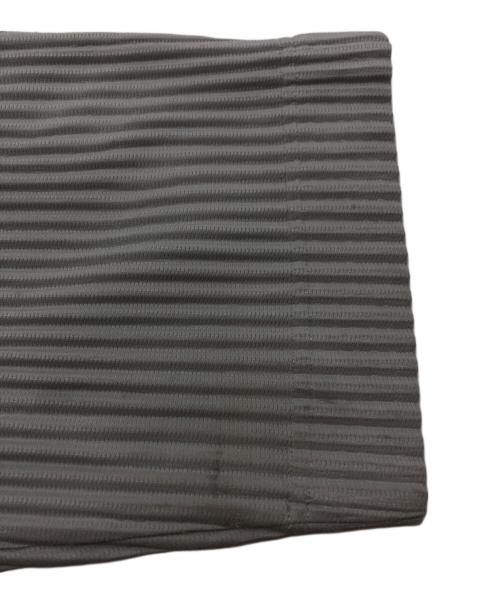 HOMME PLISSE ISSEY MIYAKE（オム プリッセ イッセイ ミヤケ）HOMME PLISSE ISSEY MIYAKE (オムプリッセ イッセイ ミヤケ) プリーツテーパードパンツ グレー サイズ:3の古着・服飾アイテム