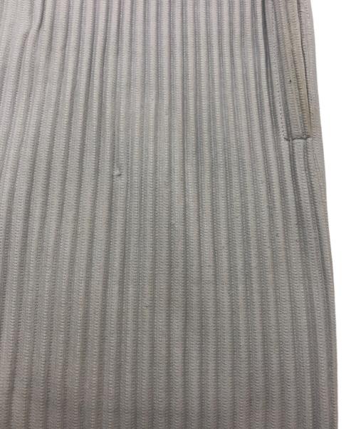 HOMME PLISSE ISSEY MIYAKE（オム プリッセ イッセイ ミヤケ）HOMME PLISSE ISSEY MIYAKE (オムプリッセ イッセイ ミヤケ) プリーツテーパードパンツ グレー サイズ:3の古着・服飾アイテム