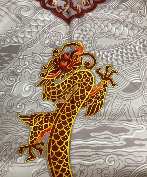 Cartier（カルティエ）Cartier (カルティエ) ドラゴンプリントシルクスカーフ ベージュ×ボルドーの古着・服飾アイテム