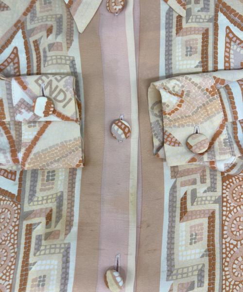 FENDI（フェンディ）FENDI (フェンディ) オールドシルク混プリントシャツブラウス ピンク×ベージュ サイズ:38の古着・服飾アイテム