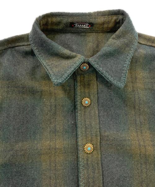 karaku（カラク）KARAKU (カラク) コンチョボタンシャツ グリーン サイズ:SIZE Mの古着・服飾アイテム