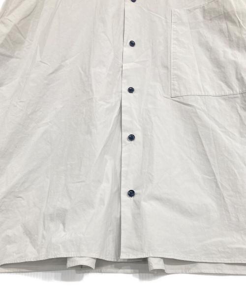 CALMER（カルメール）CALMER (カルメール) 別注 ナチュラル ダイ ビッグシャツ グレー サイズ:Lの古着・服飾アイテム