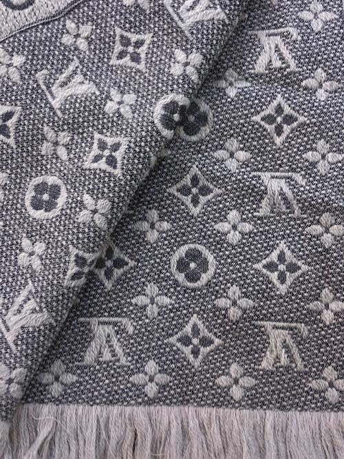 LOUIS VUITTON（ルイ ヴィトン）LOUIS VUITTON (ルイ ヴィトン) モノグラムクラシックウールマフラー グレーの古着・服飾アイテム