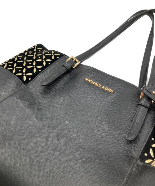MICHAEL KORS（マイケルコース）MICHAEL KORS (マイケルコース) スタッズデザイントートバッグ ブラックの古着・服飾アイテム