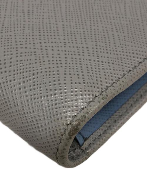 PRADA（プラダ）PRADA (プラダ) サフィアーノ2つ折り財布 グレーの古着・服飾アイテム