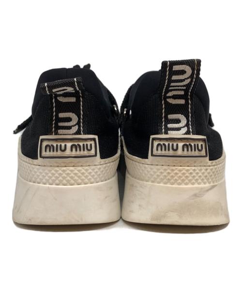 MIU MIU（ミュウミュウ）MIU MIU (ミュウミュウ) ロゴベルト厚底スニーカー ブラック サイズ:37 2/1の古着・服飾アイテム