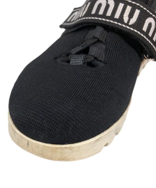 MIU MIU（ミュウミュウ）MIU MIU (ミュウミュウ) ロゴベルト厚底スニーカー ブラック サイズ:37 2/1の古着・服飾アイテム