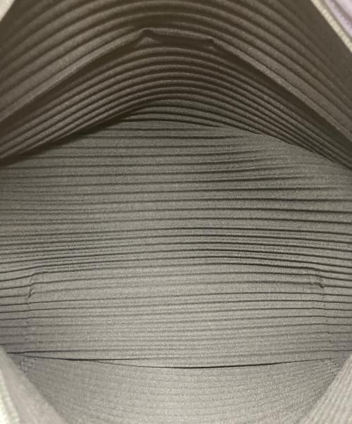 HOMME PLISSE ISSEY MIYAKE（オム プリッセ イッセイ ミヤケ）HOMME PLISSE ISSEY MIYAKE (オム プリッセ イッセイ ミヤケ) pleats easy bag ネイビーの古着・服飾アイテム