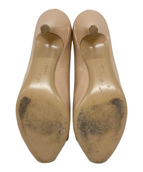 Salvatore Ferragamo（サルヴァトーレ フェラガモ）Salvatore Ferragamo (サルヴァトーレ フェラガモ) ヴァラエナメルヒールパンプス ベージュ サイズ:6の古着・服飾アイテム