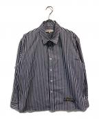maison kitsuneメゾンキツネ）の古着「CASUAL SHIRT IN STRIPED COTTON WITH LOGO FLOWER EMBROIDERY」｜ブルー