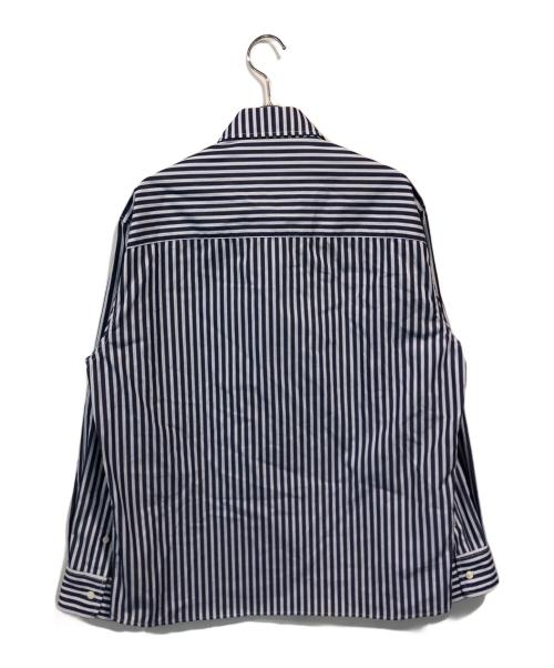 maison kitsune（メゾンキツネ）MAISON KITSUNE (メゾンキツネ) CASUAL SHIRT IN STRIPED COTTON WITH LOGO FLOWER EMBROIDERY ブルー サイズ:Mの古着・服飾アイテム