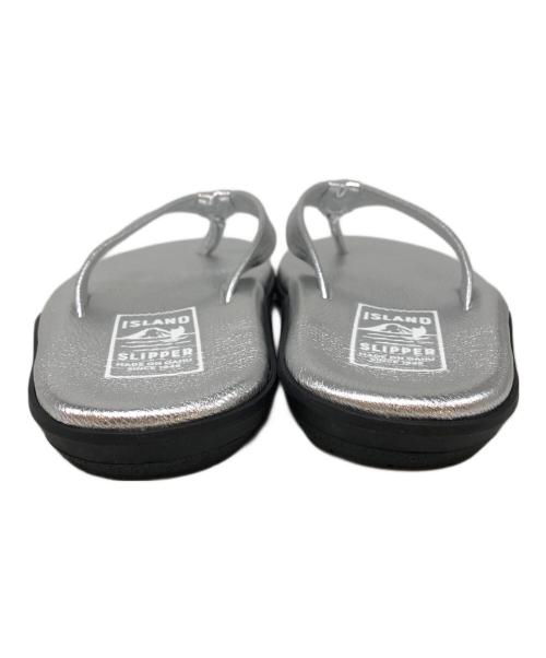 ISLAND SLIPPER（アイランドスリッパ）ISLAND SLIPPER (アイランドスリッパ) メタリックビーチサンダル シルバー サイズ:SIZE 6の古着・服飾アイテム