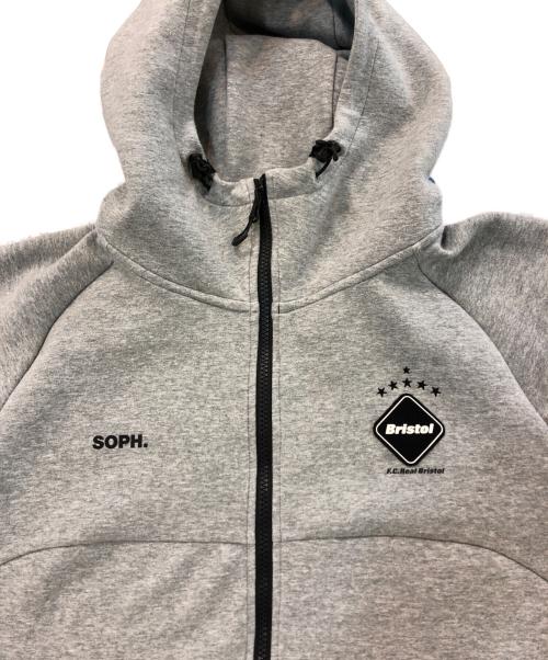 F.C.R.B.（エフシーレアルブリストル）F.C.R.B. (エフシーレアルブリストル) ベンチレーショントレーニングフーディ グレー サイズ:XLの古着・服飾アイテム