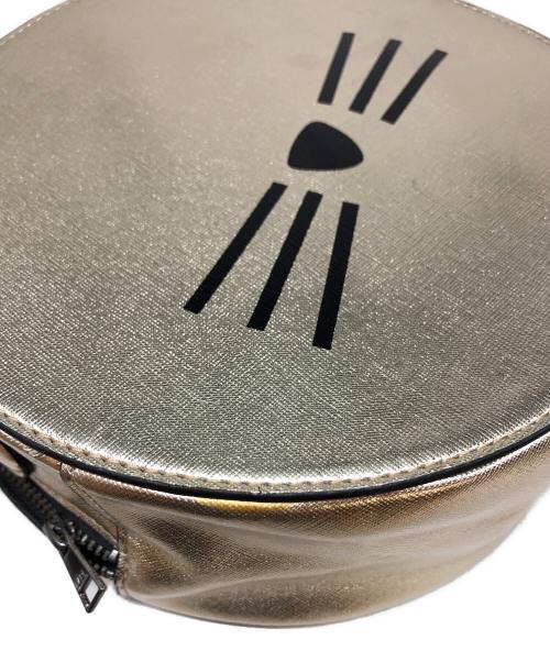 Karl Lagerfeld（カール ラガーフェルド）KARL LAGERFELD (カール ラガーフェルド) メタリックキャットラウンドバッグ ゴールドの古着・服飾アイテム