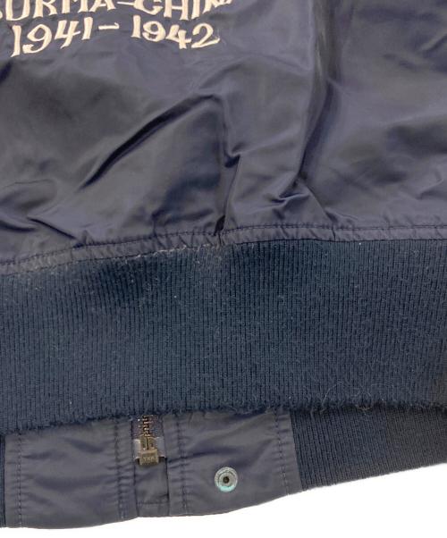 AVIREX（アヴィレックス）AVIREX (アヴィレックス) 刺繍フライトジャケット ネイビー サイズ:SIZE Lの古着・服飾アイテム