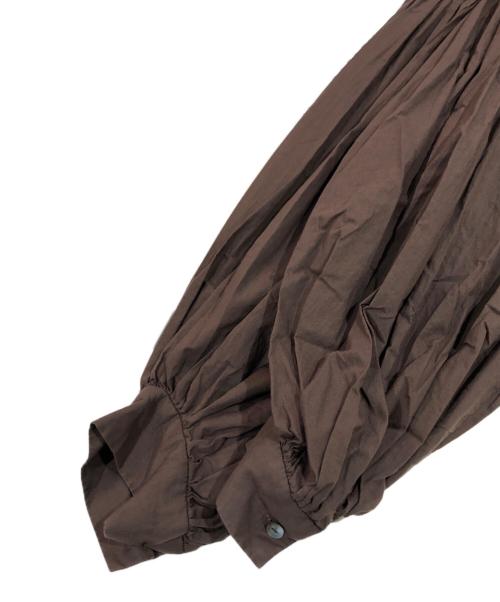 mizuiro-ind（ミズイロインド）mizuiro-ind (ミズイロインド) ピンタックパフスリーブシャツ ブラウン サイズ:-の古着・服飾アイテム