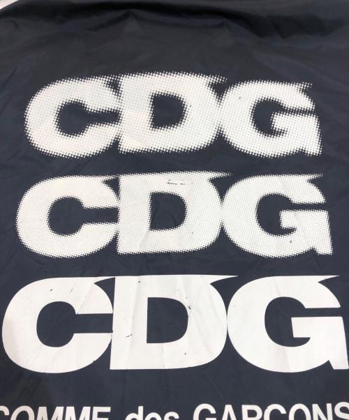 GOOD DESIGN SHOP COMME des GARCONS（グッドデザインショップ コムデギャルソン）GOOD DESIGN SHOP COMME des GARCONS (グッドデザインショップ コムデギャルソン) バックロゴコーチジャケット ネイビー サイズ:SIZE Mの古着・服飾アイテム