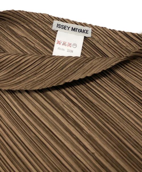 ISSEY MIYAKE（イッセイミヤケ）ISSEY MIYAKE (イッセイミヤケ) プリーツデザインカットソー ベージュ サイズ:Mの古着・服飾アイテム
