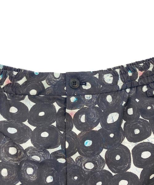 HERALBONY（ヘラルボニー）HERALBONY (ヘラルボニー) リラックスハーフパンツ「（無題）（丸）」 ブラック サイズ:SIZE SMの古着・服飾アイテム