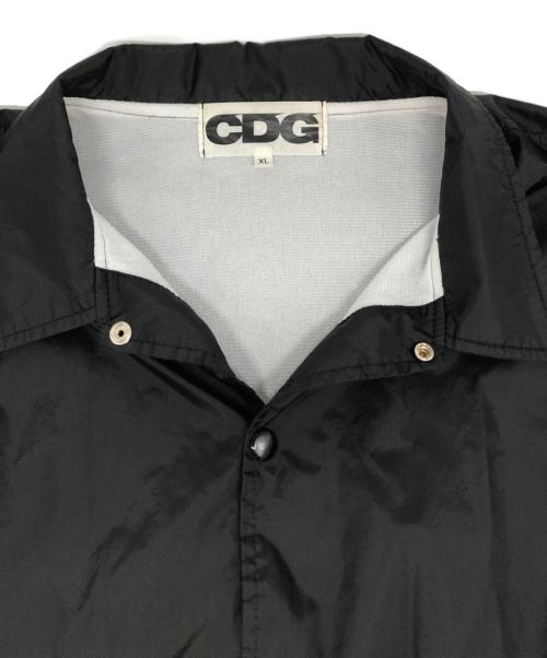 CDG（シーディージー）CDG (シーディージー) バックプリントコーチジャケット ブラック サイズ:XLの古着・服飾アイテム