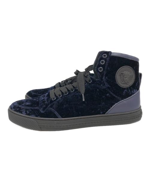 VERSACE（ヴェルサーチェ）VERSACE (ヴェルサーチェ) ベロアハイカットスニーカー ネイビー サイズ:SIZE 42の古着・服飾アイテム
