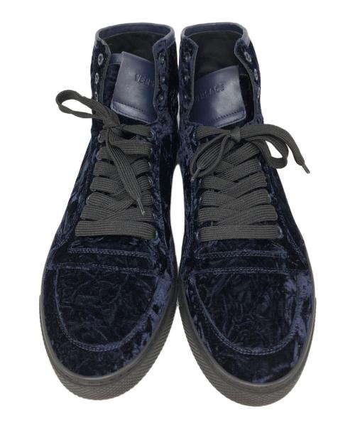 VERSACE（ヴェルサーチェ）VERSACE (ヴェルサーチェ) ベロアハイカットスニーカー ネイビー サイズ:SIZE 42の古着・服飾アイテム