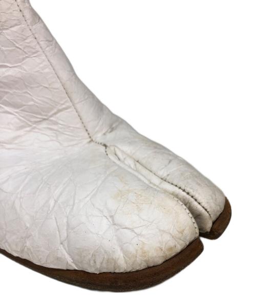 Maison Margiela（メゾンマルジェラ）Maison Margiela (メゾンマルジェラ) シワ加工コルゲートヒール足袋ブーツ ホワイト サイズ:42の古着・服飾アイテム