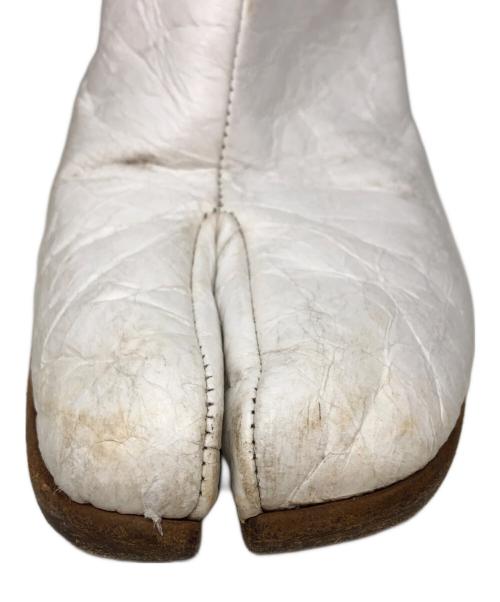 Maison Margiela（メゾンマルジェラ）Maison Margiela (メゾンマルジェラ) シワ加工コルゲートヒール足袋ブーツ ホワイト サイズ:42の古着・服飾アイテム