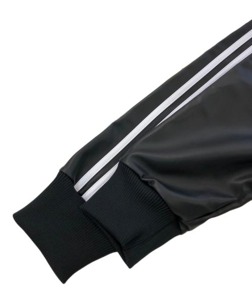adidas（アディダス）adidas (アディダス) JEREMY SCOTT (ジェレミースコット) フェイクレザー メッシュ トラックトップ ブラック サイズ:SIZE 2XLの古着・服飾アイテム
