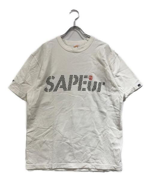 SAPEur（サプール）SAPEur (サプール) MASATOSHI HAMADA (マサトシ ハマダ) 印鑑LOGO S/S TEE ホワイト サイズ:SIZE Mの古着・服飾アイテム