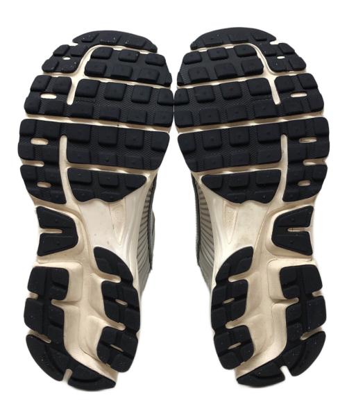 NIKE（ナイキ）NIKE (ナイキ) ZOOM VOMERO 5 NA シルバー サイズ:25.5cmの古着・服飾アイテム