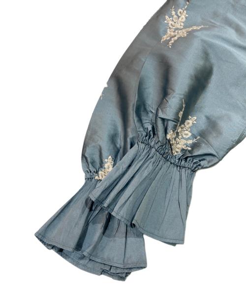 ne quittez pas（ヌキテパ）ne quittez pas (ヌキテパ) TOMORROW LAND (トゥモローランド) 別注エンブロイダリータフタブラウス スカイブルー サイズ:SIZE Freeの古着・服飾アイテム