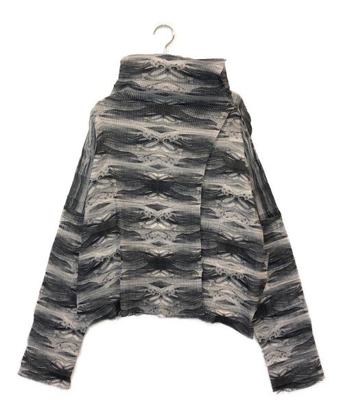 ISSEY MIYAKE FETE（イッセイミヤケフェット）ISSEY MIYAKE FETE (イッセイミヤケフェット) 総柄ラッププリーツカットソー グレー サイズ:SIZE 02の古着・服飾アイテム