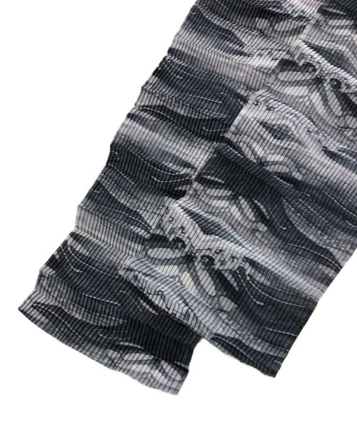 ISSEY MIYAKE FETE（イッセイミヤケフェット）ISSEY MIYAKE FETE (イッセイミヤケフェット) 総柄ラッププリーツカットソー グレー サイズ:SIZE 02の古着・服飾アイテム