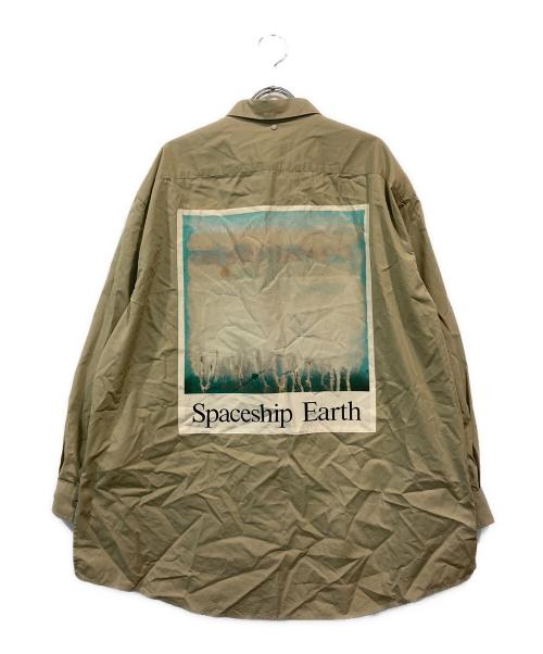 OAMC（オーエーエムシー）OAMC (オーエーエムシー) バックプリントシャツ ベージュ サイズ:Lの古着・服飾アイテム