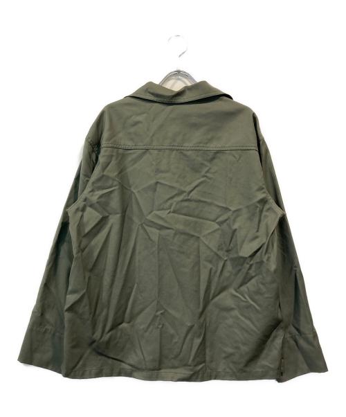 jacquemus（ジャックムス）JACQUEMUS (ジャックムス) ロゴ刺繍スキッパープルオーバー カーキ サイズ:46の古着・服飾アイテム