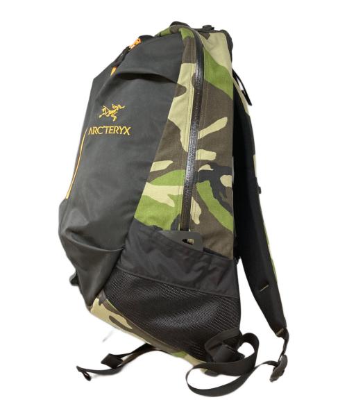ARC'TERYX（アークテリクス）ARC'TERYX (アークテリクス) アロー22ウッドランドカモ ブラック×グリーンの古着・服飾アイテム