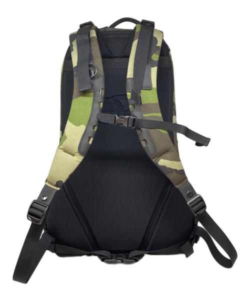 ARC'TERYX（アークテリクス）ARC'TERYX (アークテリクス) アロー22ウッドランドカモ ブラック×グリーンの古着・服飾アイテム