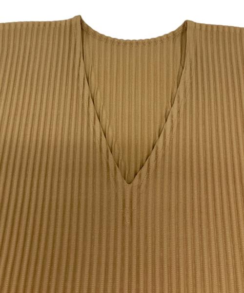 HOMME PLISSE ISSEY MIYAKE（オム プリッセ イッセイ ミヤケ）HOMME PLISSE ISSEY MIYAKE (オム プリッセ イッセイ ミヤケ) 長袖プリーツカットソー ベージュ サイズ:SIZE 3の古着・服飾アイテム