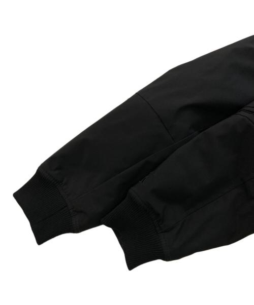 Calvin Klein Jeans（カルバンクラインジーンズ）Calvin Klein Jeans (カルバンクラインジーンズ) グラフィックボンバージャケット ブラック サイズ:SIZE Sの古着・服飾アイテム