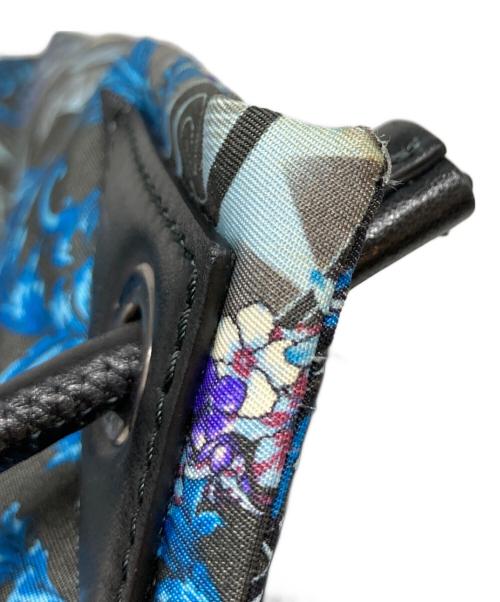 VERSACE（ヴェルサーチェ）VERSACE (ヴェルサーチェ) スカーフ柄ナップサック ブルーの古着・服飾アイテム