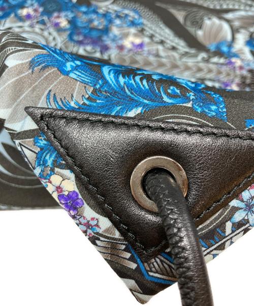 VERSACE（ヴェルサーチェ）VERSACE (ヴェルサーチェ) スカーフ柄ナップサック ブルーの古着・服飾アイテム