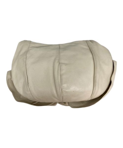 Yves Saint Laurent（イヴサンローラン）Yves Saint Laurent (イヴサンローラン) ナジャラッフルショルダーバッグ アイボリーの古着・服飾アイテム