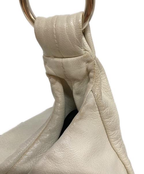 Yves Saint Laurent（イヴサンローラン）Yves Saint Laurent (イヴサンローラン) ナジャラッフルショルダーバッグ アイボリーの古着・服飾アイテム