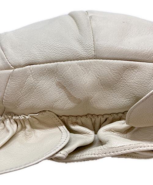 Yves Saint Laurent（イヴサンローラン）Yves Saint Laurent (イヴサンローラン) ナジャラッフルショルダーバッグ アイボリーの古着・服飾アイテム